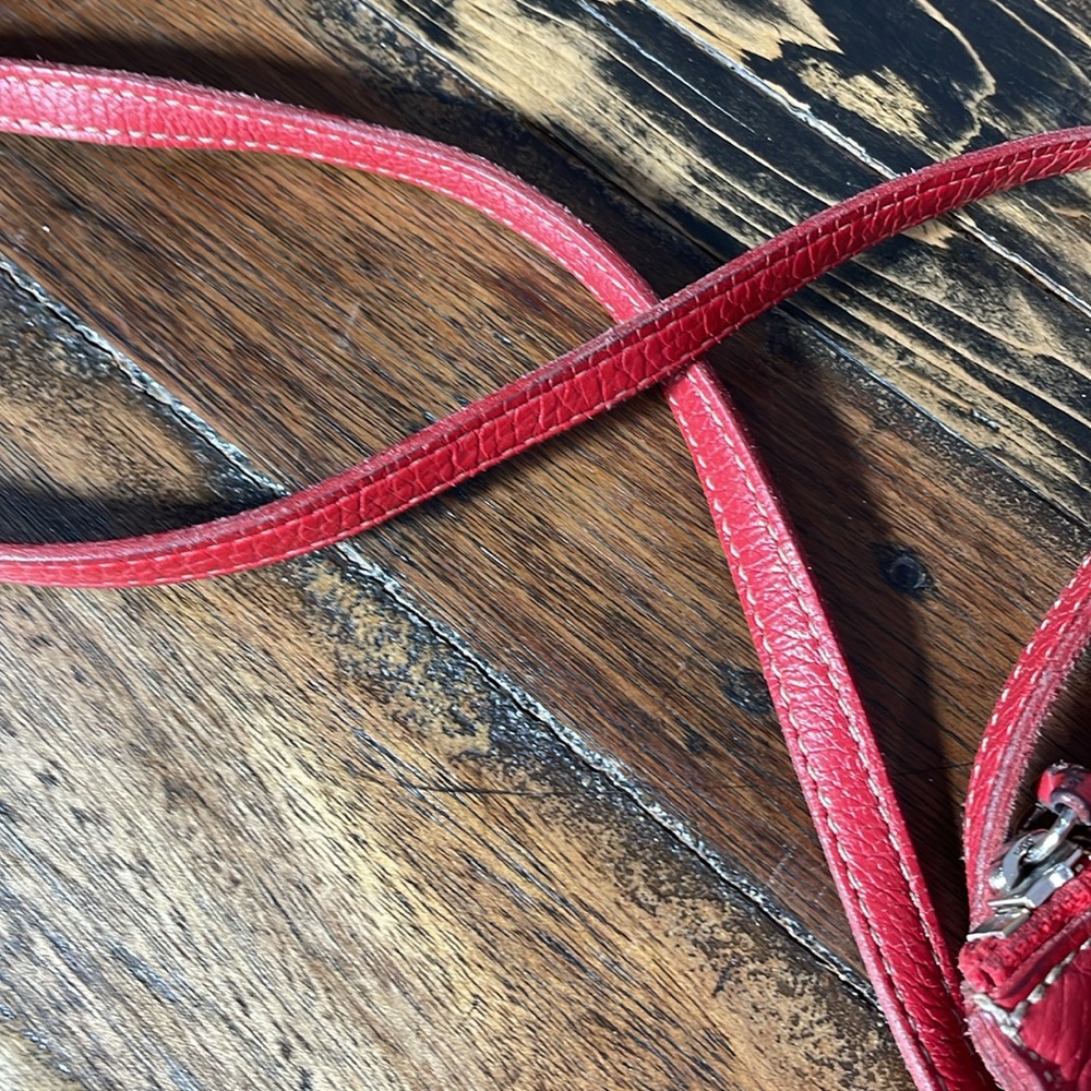 Roots pebbled leather red purse with long crossbody strap.  Made in Canada - Picture 12 of 17